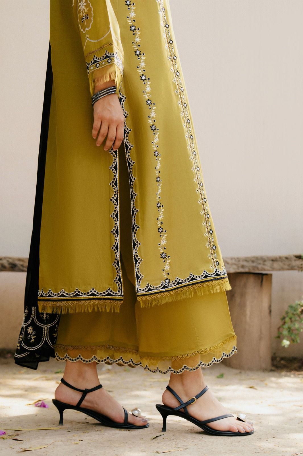 Elegant Embroidery 3pcs