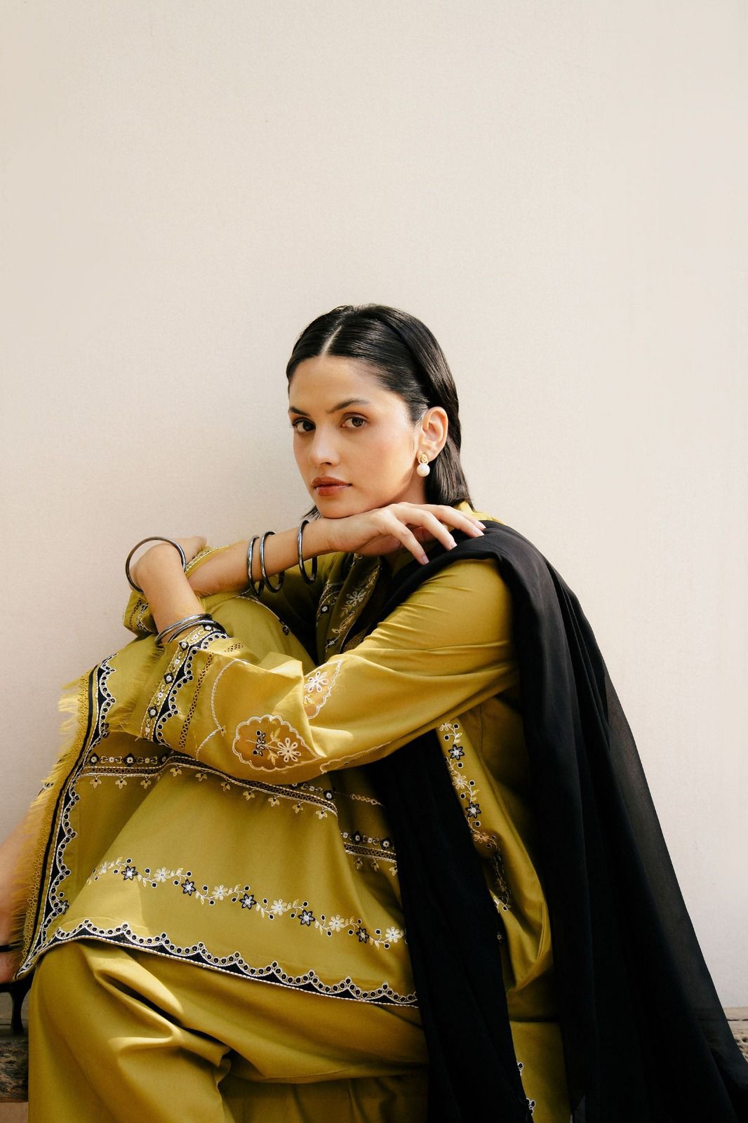 Elegant Embroidery 3pcs